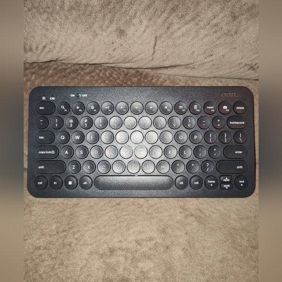 ONN. COMPACT WIRELESS KEYBOARD (NO DONGLE) - Picture 1 of 3